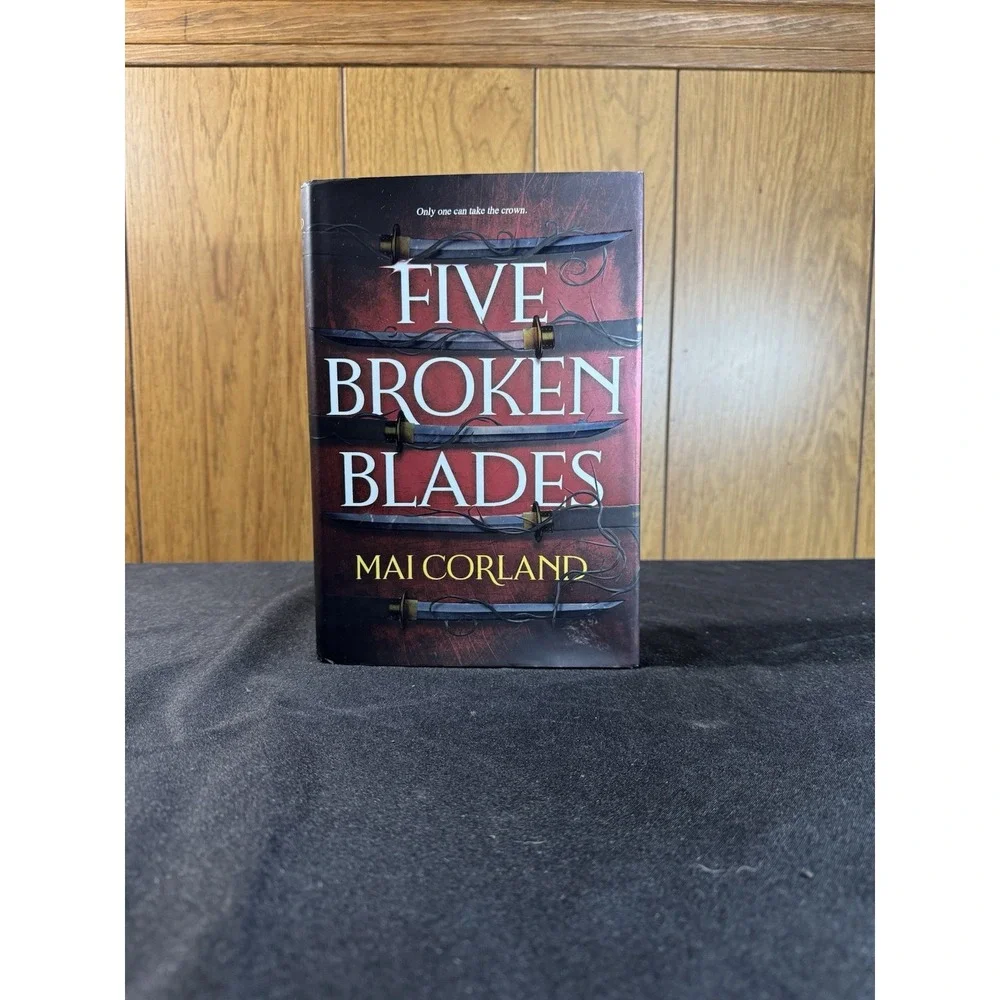 Five‎ Broken Blades (Deluxe Limited Edition) (The Broken Blades, 1)